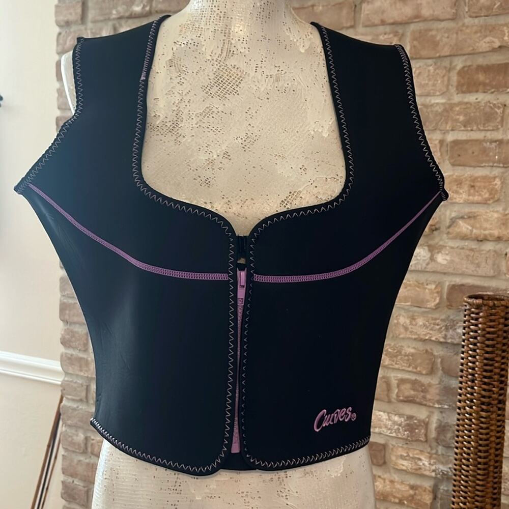 Curves neoprene sweat vest! 🔥 Helps slim you down.